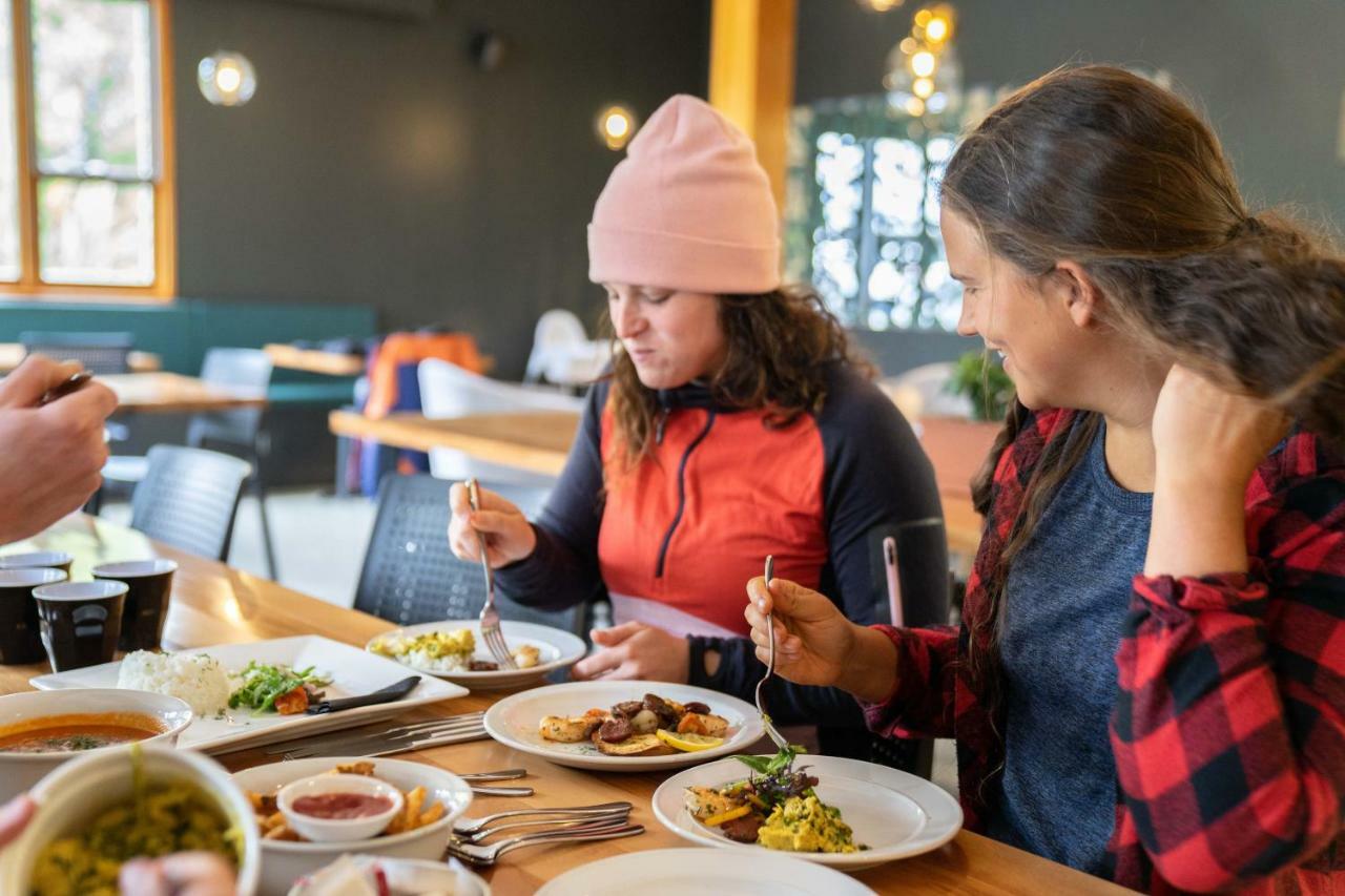 Lone Moose Backpackers Vandrarhem Te Anau Exteriör bild