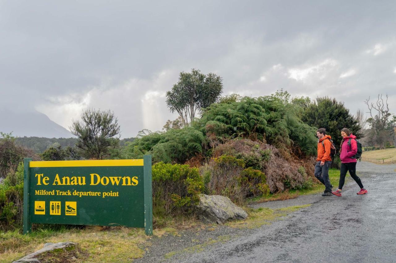 Lone Moose Backpackers Vandrarhem Te Anau Exteriör bild