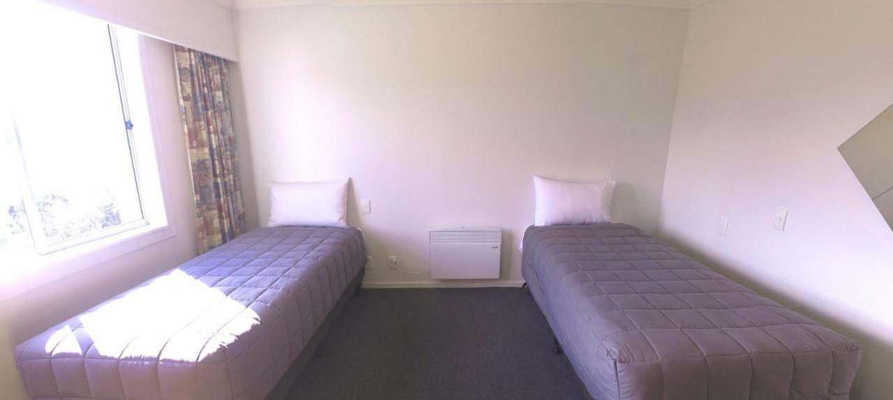 Lone Moose Backpackers Vandrarhem Te Anau Rum bild